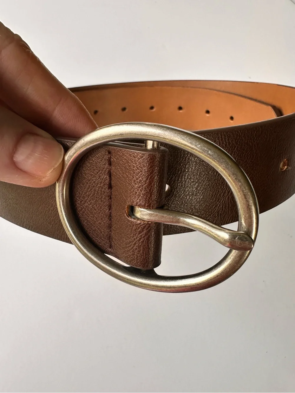 Amazon Essentials Classic Brown Leather Women's Belt with Silver Oval Buckle
